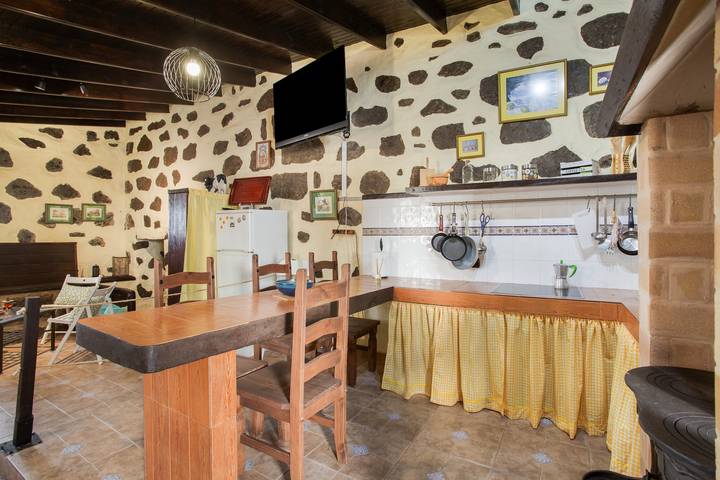 Casa Vacacional 'Ancana' con Vista a la Montaña, Terraza Privada y Wi-Fi in Vega de San Mateo, Gran Canaria Norte