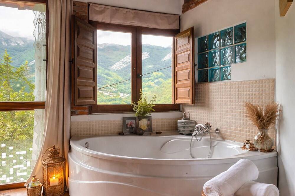 Apartamento entero, Lugar romántico con Jacuzzi, Vistas fantasticas montaña y Chimenea in Proaza, Cordillera Cantábrica