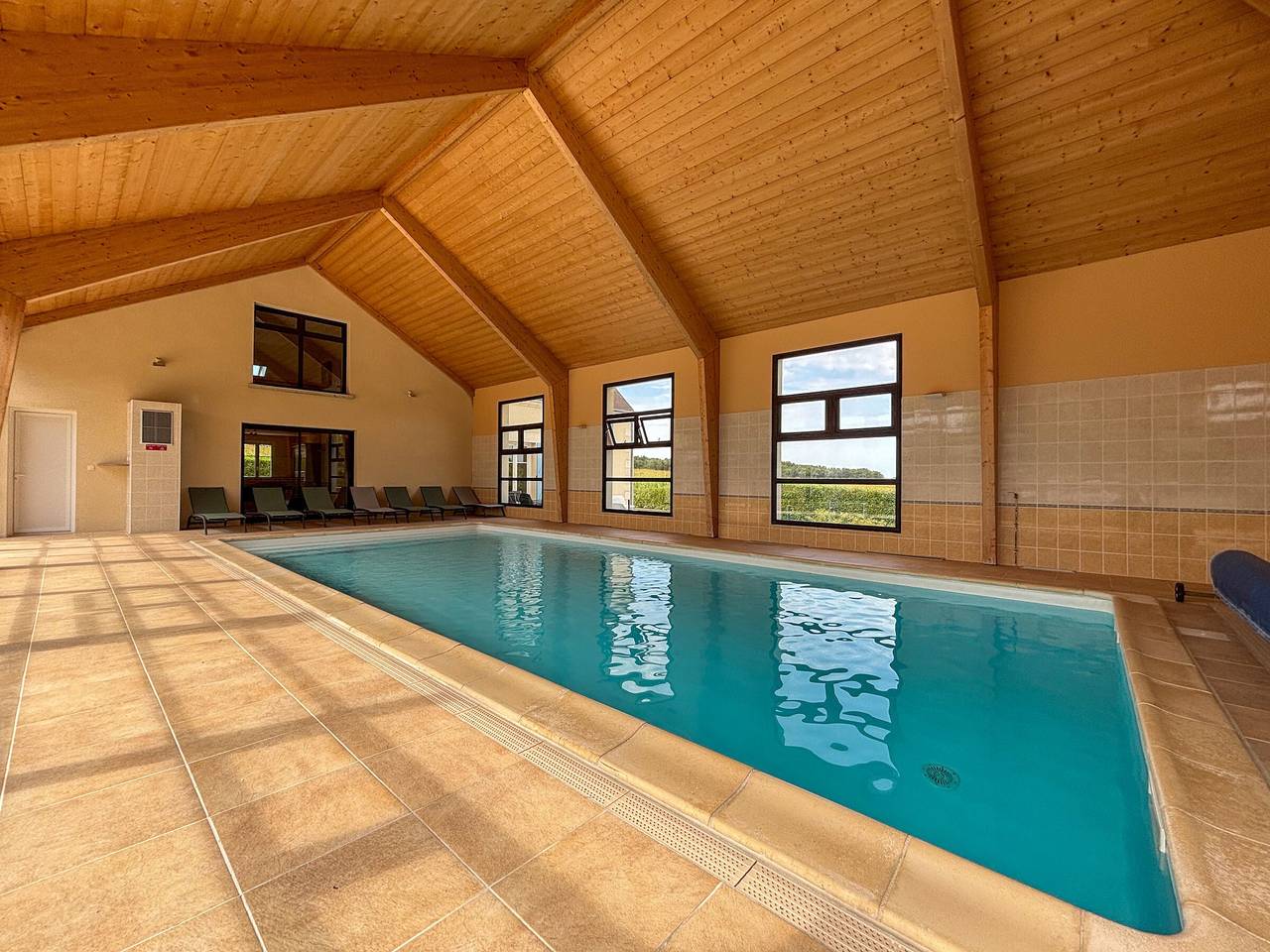 Villa avec Piscine Intérieure, Billard et Tennis, proche Zoo de Beauval et Châteaux de la Loire in Faverolles, Vallée de la Loire