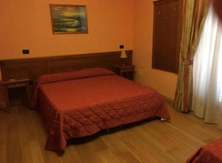 Hôtel pour 2 personnes, avec balcon et jacuzzi à Isola del Liri - 4