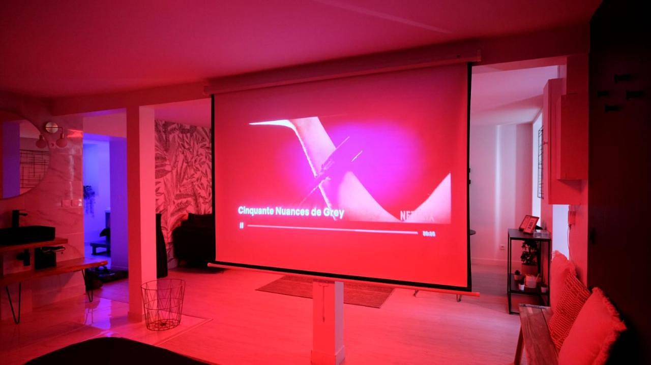 Love Room - La Villa Monroe - Un écrin de volupté épicée in Le Vézier, Marne