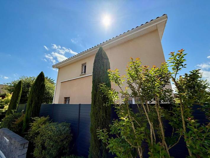 Location de vacances pour 3 personnes, avec jardin à Beynost - 4