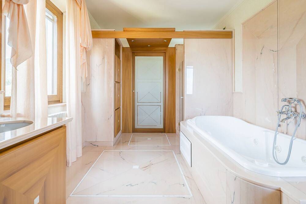 Alleinstehendes Ferienhaus mit Sauna, Klimaanlage,  W-Lan, Whirlpool, privatem Pool, Tv, Innenhof in Massa e Cozzile, Pistoia Provinz