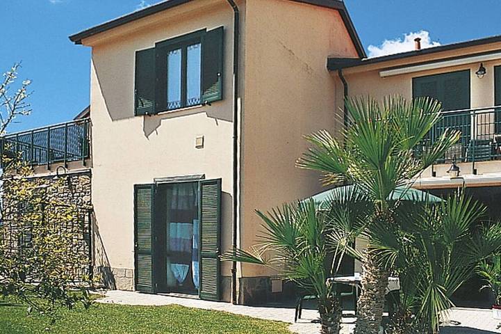 Ferienwohnung für 6 Personen, mit Pool und Garten, mit Haustier