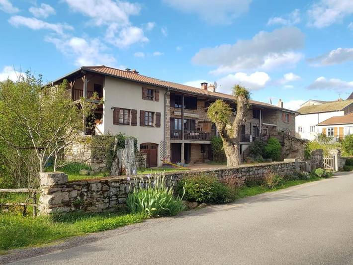 Gîte pour 8 personnes, avec jardin ainsi que balcon et vue à Tramayes