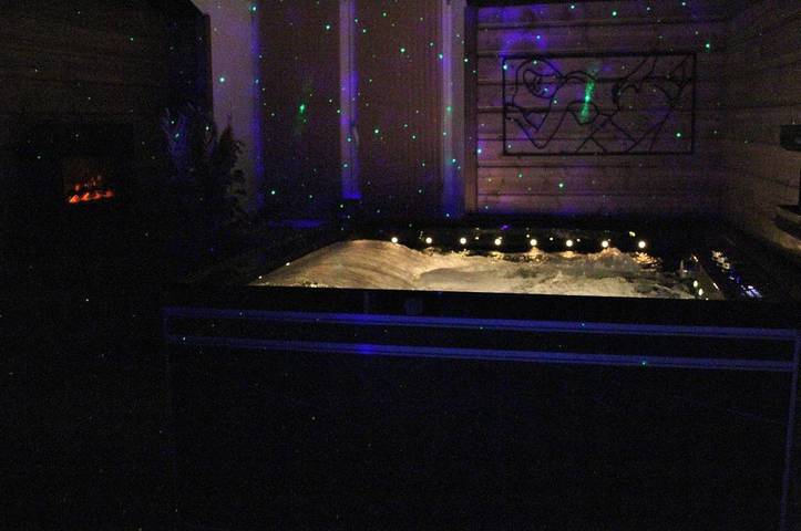 Gîte pour 2 personnes, avec jacuzzi à Bogny-sur-Meuse