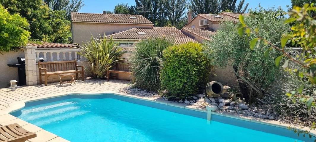 Location de vacances pour 10 personnes, avec jardin et piscine à Vitrolles - 2