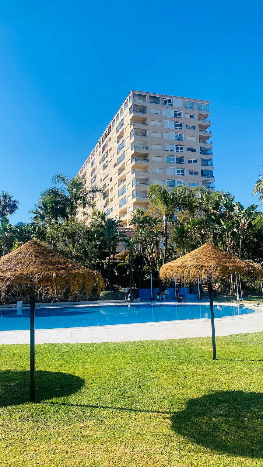 Apartamento entero, Apartamento 'Oasis Torrequebrada' con vistas panorámicas y piscinas comunitarias in Benalmádena Costa, Benalmádena