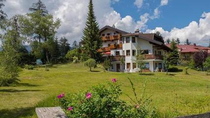 Hütte für 4 Personen, mit Garten und Balkon sowie Whirlpool und Pool, kinderfreundlich in Seefeld in Tirol