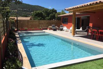 Location de vacances pour 6 personnes, avec terrasse dans Plage de Pinarello