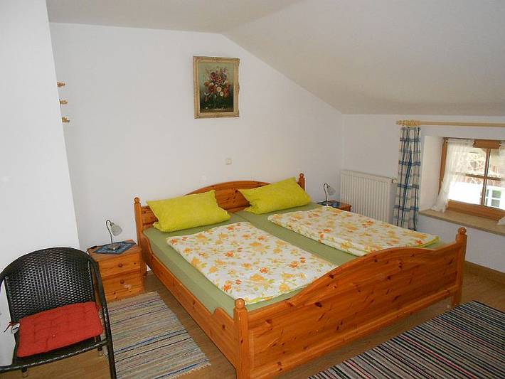 Lenzenhof, Familie Christian und Stefanie Spitzl - Doppelzimmer mit Zustellbett und Einzelzimmer (ab 4. Person), Etagen Du/Wc auf Bauernhof in Greimelberg, Frasdorf