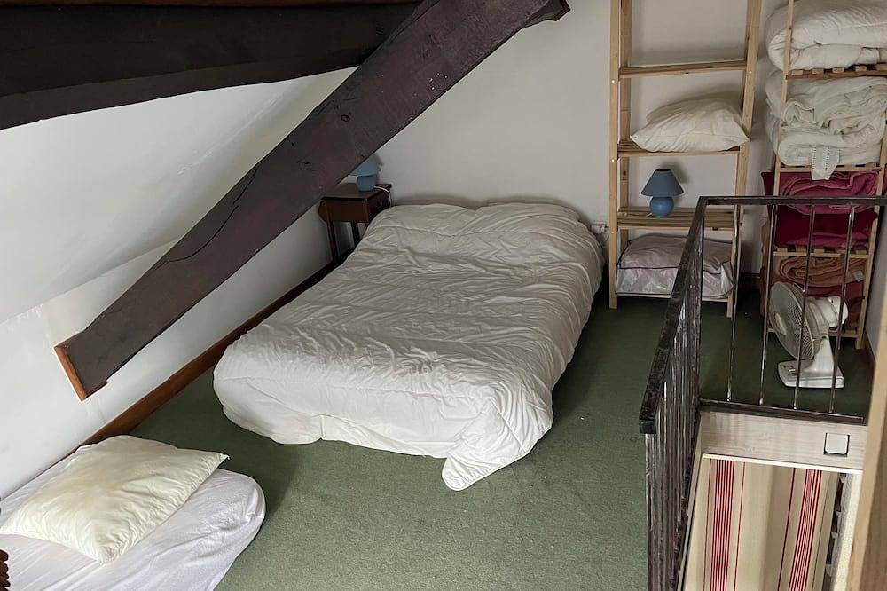 La petite maison dans le jardin in Bournazel, Aveyron