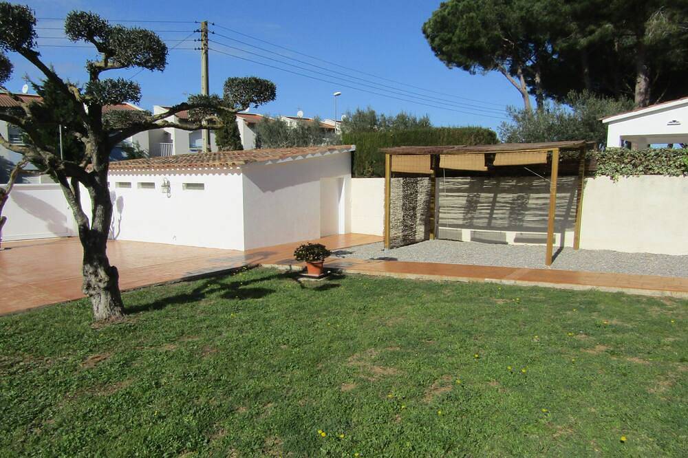 Magnífica villa con piscina privada en gran parcela wifi gratuito ilimitado in La Escala, Alt Empordà