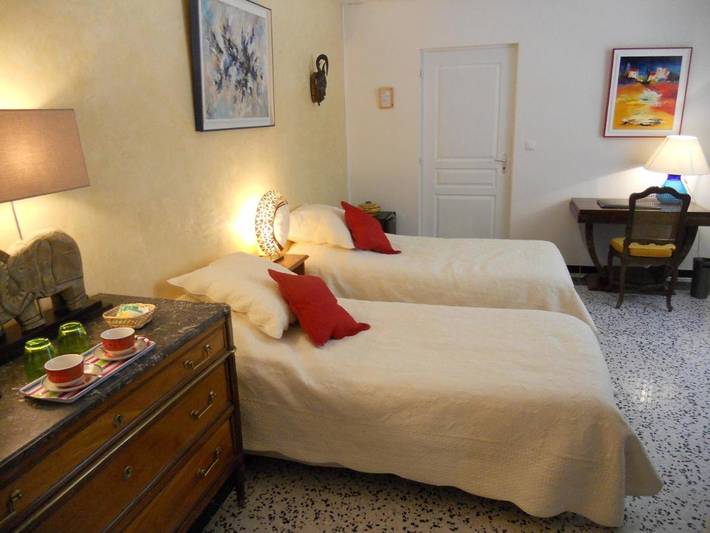 Chambre d’hôte pour 6 personnes, avec piscine et jardin ainsi que vue et sauna, animaux acceptés