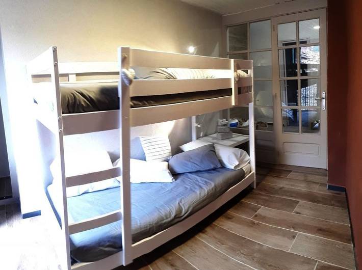 Gîte pour 5 personnes, avec vue et terrasse à Pardines - 4