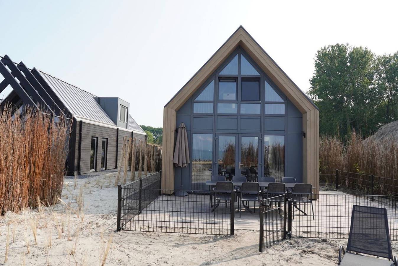 Erste Reihe - mit Zaun - Premium-Beachhouse Strandgut in Enkhuizen, Ijsselmeer