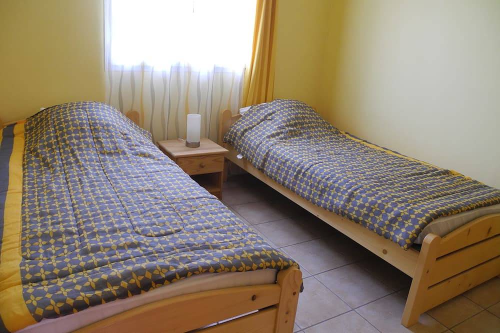 Comfortable 4-bedroom villa on the Montélimar golf course (200m) in Montboucher-sur-Jabron, Nyons region