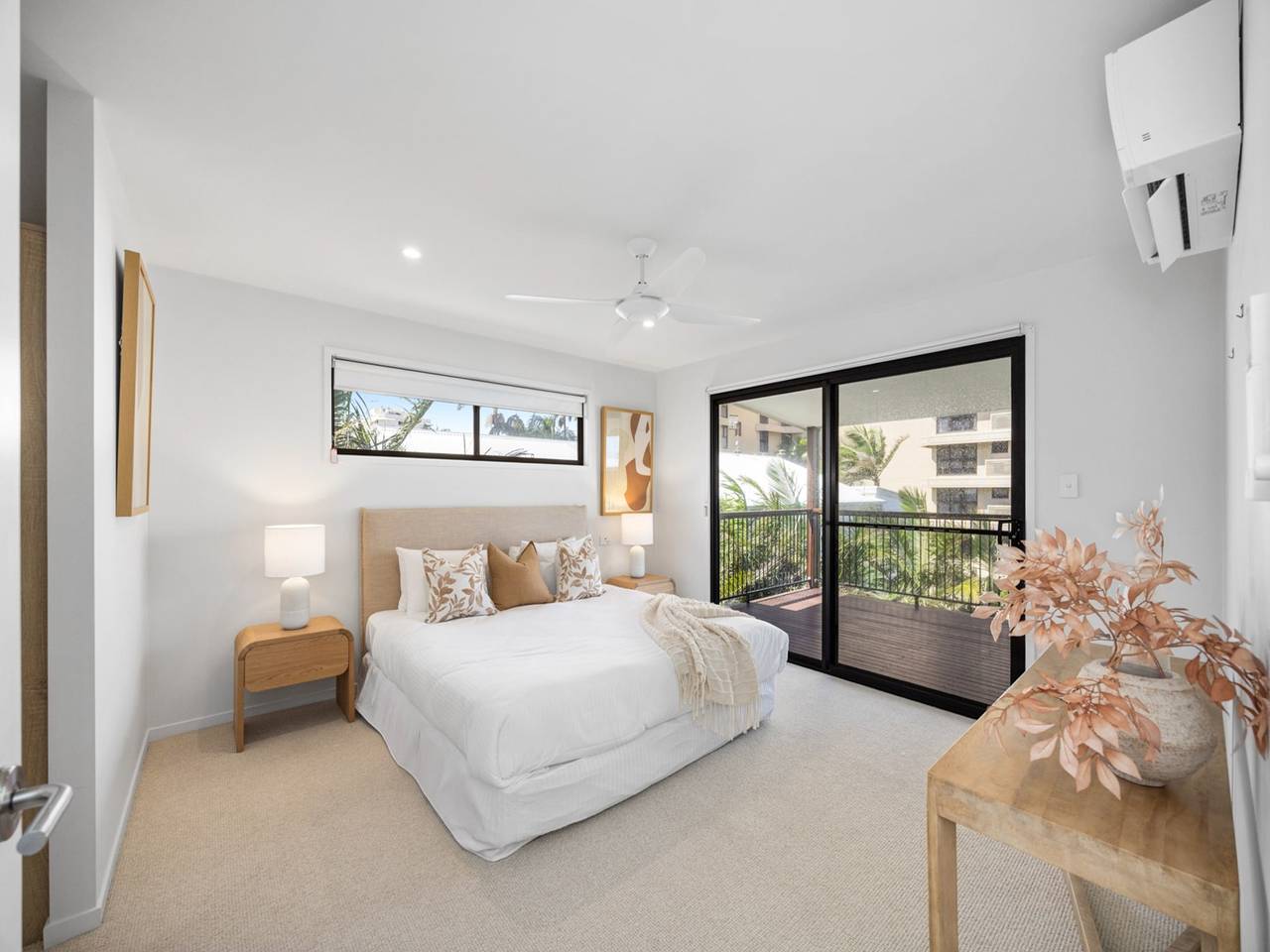 Ganze Wohnung, Helles Familienhaus am Strand mit Meerblick in Coolum Beach, Sunshine Coast