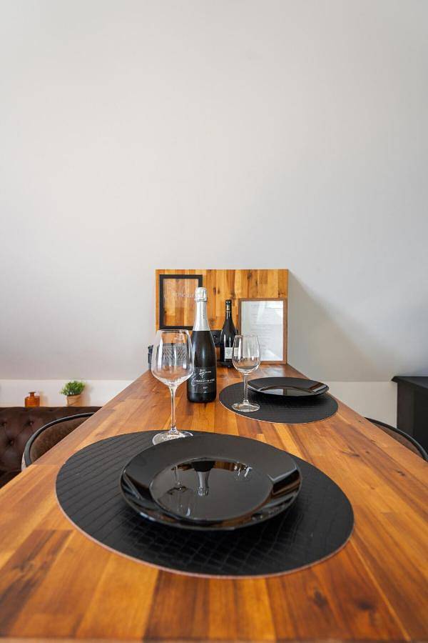 Appartement entier, L'appart Gemmois , climatisé et moderne avec balnéo in Sainte-Gemmes-sur-Loire, Région d'Angers