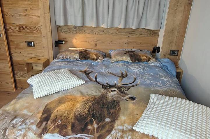 Ganze Wohnung, Villa Les Clochards - luxury Ski-in/out Matterhorn view 6 apartments 4-40 people in Cervinia, Valtournenche