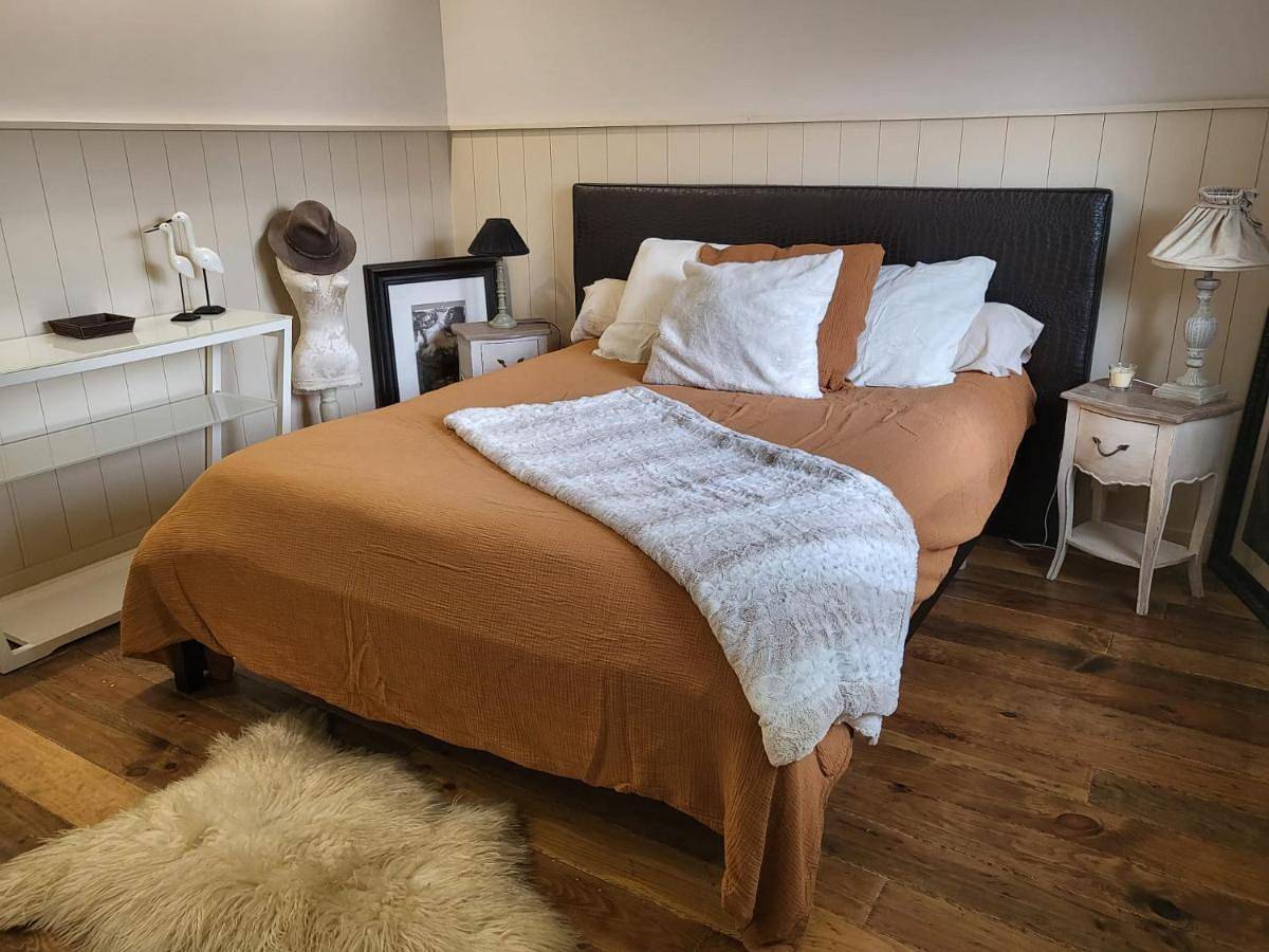 Double Room in Saint-Laurent-de-la-Prée, Région de Rochefort