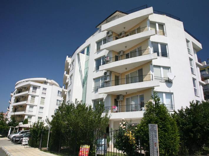 Ferielejlighed for 4 personer, med pool og have i Sunny Beach