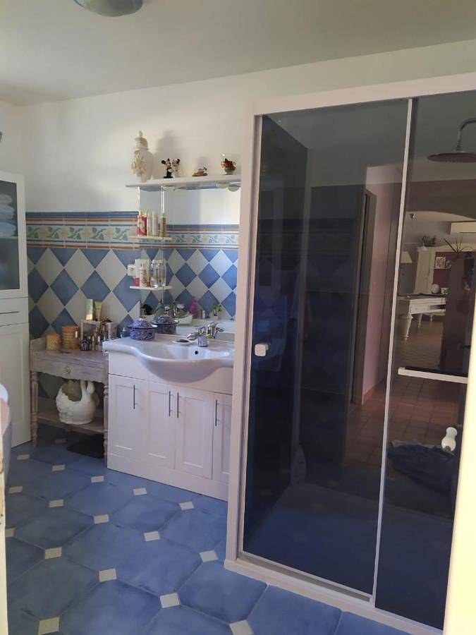 Location de vacances pour 6 personnes, avec piscine ainsi que balcon et jacuzzi à La Verdière - 3