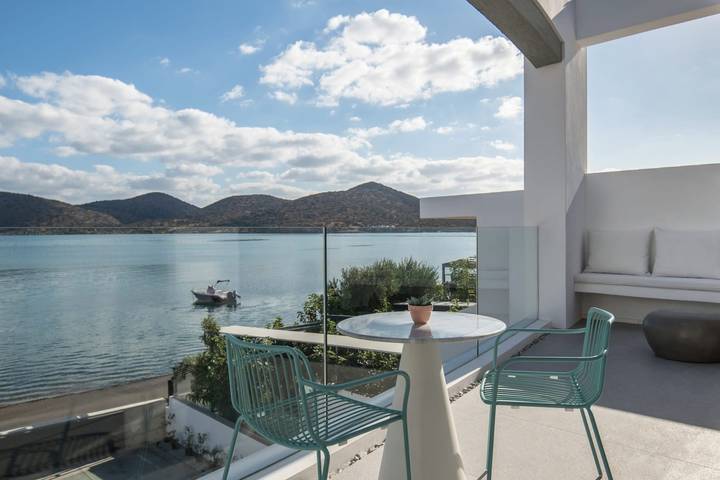 Location de vacances pour 10 personnes, avec piscine ainsi que jardin et vue sur l’océan dans Elounda - 4