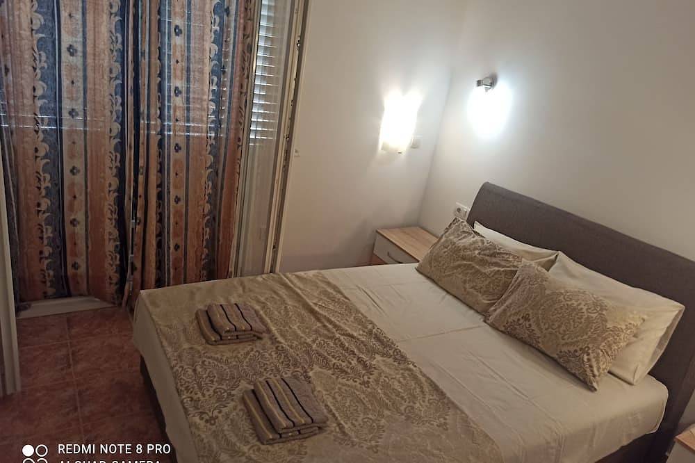 Charming 1-bedroom apartment with Wifi, Ac in cool Budva at superb location in Budva, Opština Budva