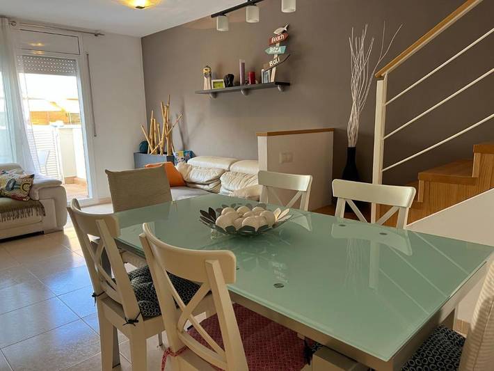 Apartamento para 8 personas, con Balcón y Terraza además de Jardín y Piscina en Cubellas