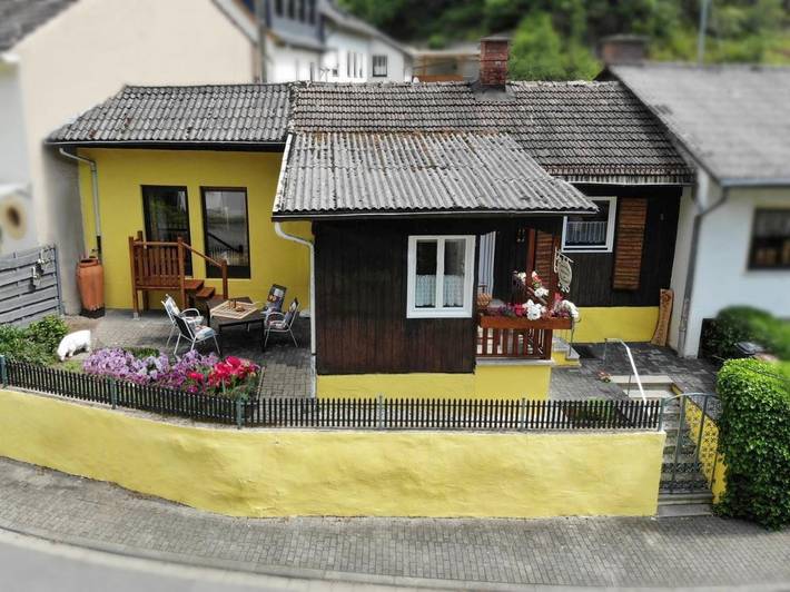 Ferienhaus für 4 Personen, mit Terrasse und Garten sowie Ausblick in Hatzenport