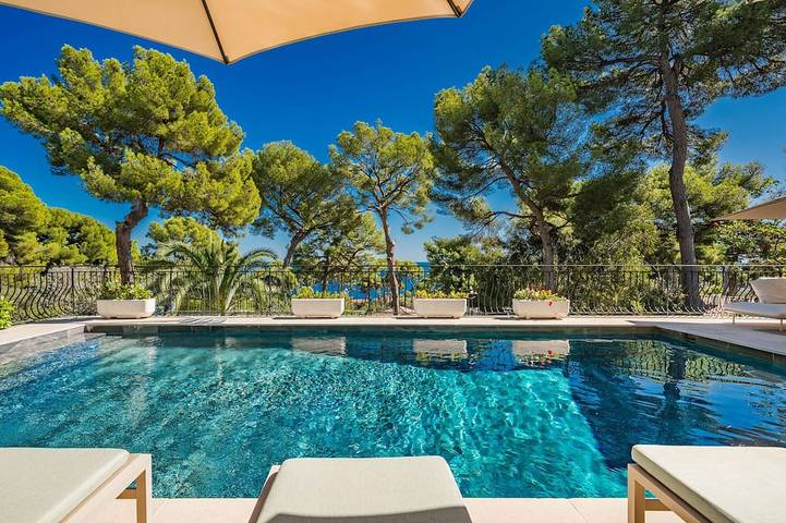 Location de vacances pour 10 personnes, avec jardin dans Phare De La Garoupe Antibes