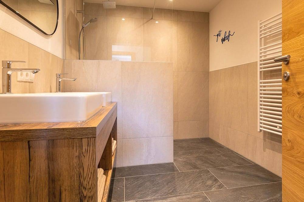 Ganze Wohnung, Schönes Apartment in ruhiger Lage in Tuxer Alpen, Zellberg