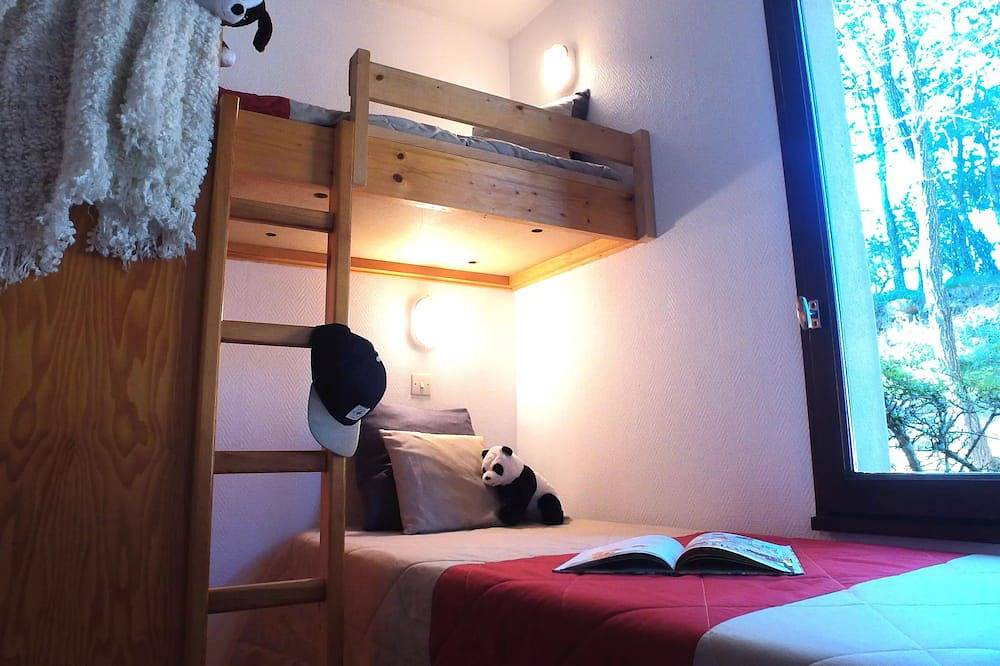 Gîte 2 pièces 5 personnes in Chaudes-Aigues, Région de Saint-Flour