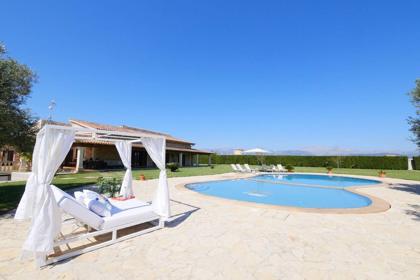 Casa de campo Sant Vicenç con vistas a la montaña, piscina, Wi-Fi, A/C, terrazas y jardín in Sa Pobla, Mallorca Norte