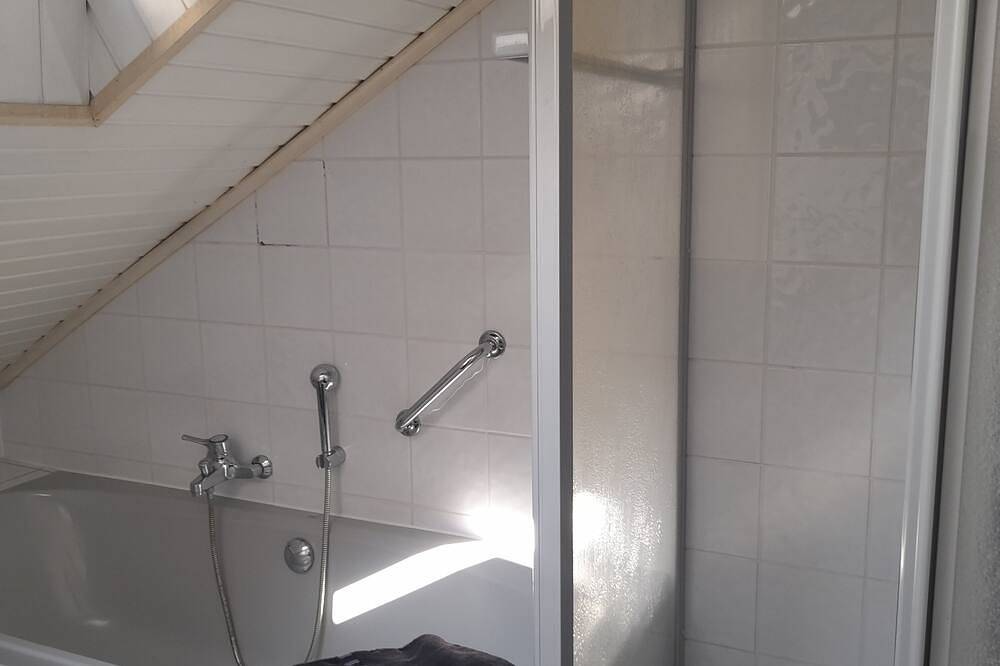 Ganze Wohnung, 78 qm² voll ausgestattete Wohnung mit großer Terrasse in ruhiger Lage in Euskirchen, Eifel (Nordrhein-Westfalen)