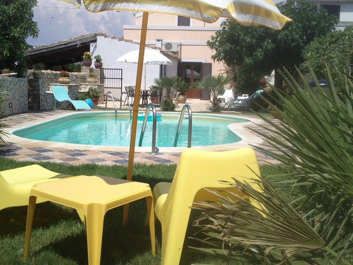 Casa vacanza per 6 persone, con terrazza e giardino nonché piscina, con animali domestici a Ragusa