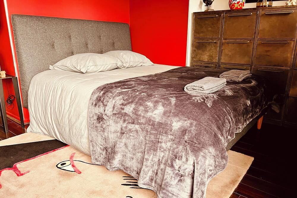 Entire apartment, Stylish Duplex near Disneyland Paris with Parking for 2-8 Guests in Serris, Seine-et-Marne