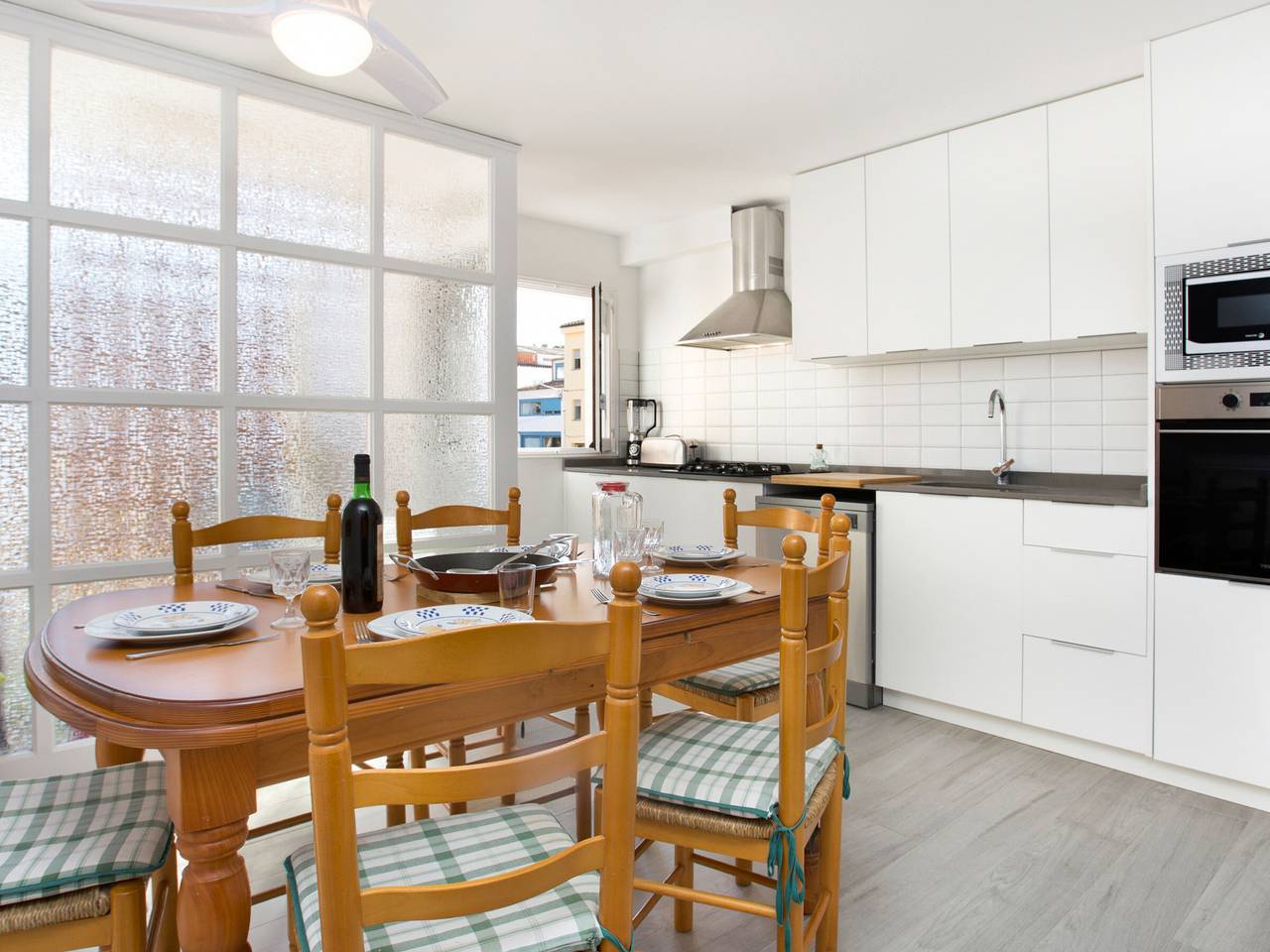 Townhouse in Llafranc for 7 with communal pool, close to beach and amenities in Llafranc, Palafrugell