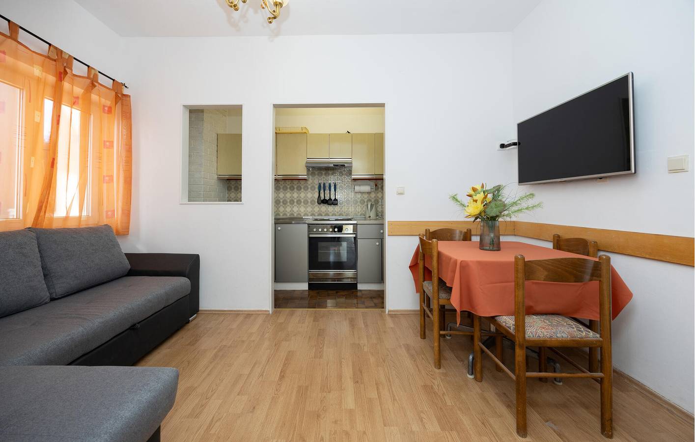 Ganze Ferienwohnung, Ferienwohnung für 4 Personen mit Pool in Omis, Split-Dalmatien