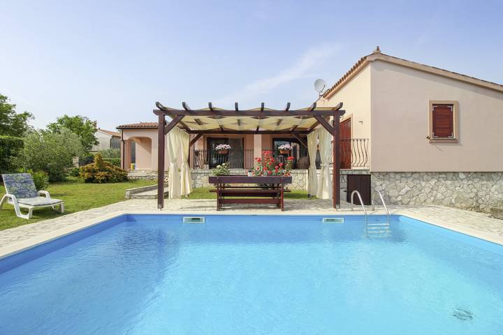 Ferienhaus für 6 Personen, mit Pool und Garten in Istrien