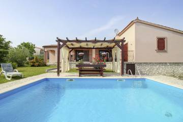 Ferienhaus für 6 Personen, mit Garten und Pool in Istrien