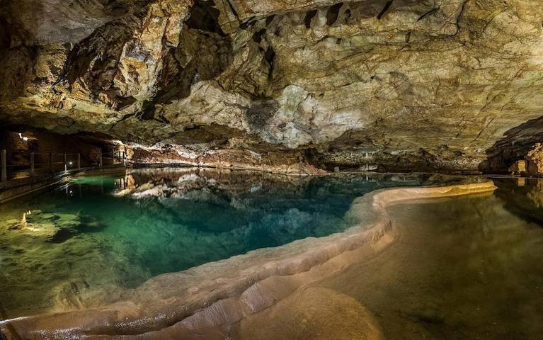 Location de vacances pour 6 personnes, avec terrasse ainsi que vue et piscine à Rouffiac (Auvergne) - 2