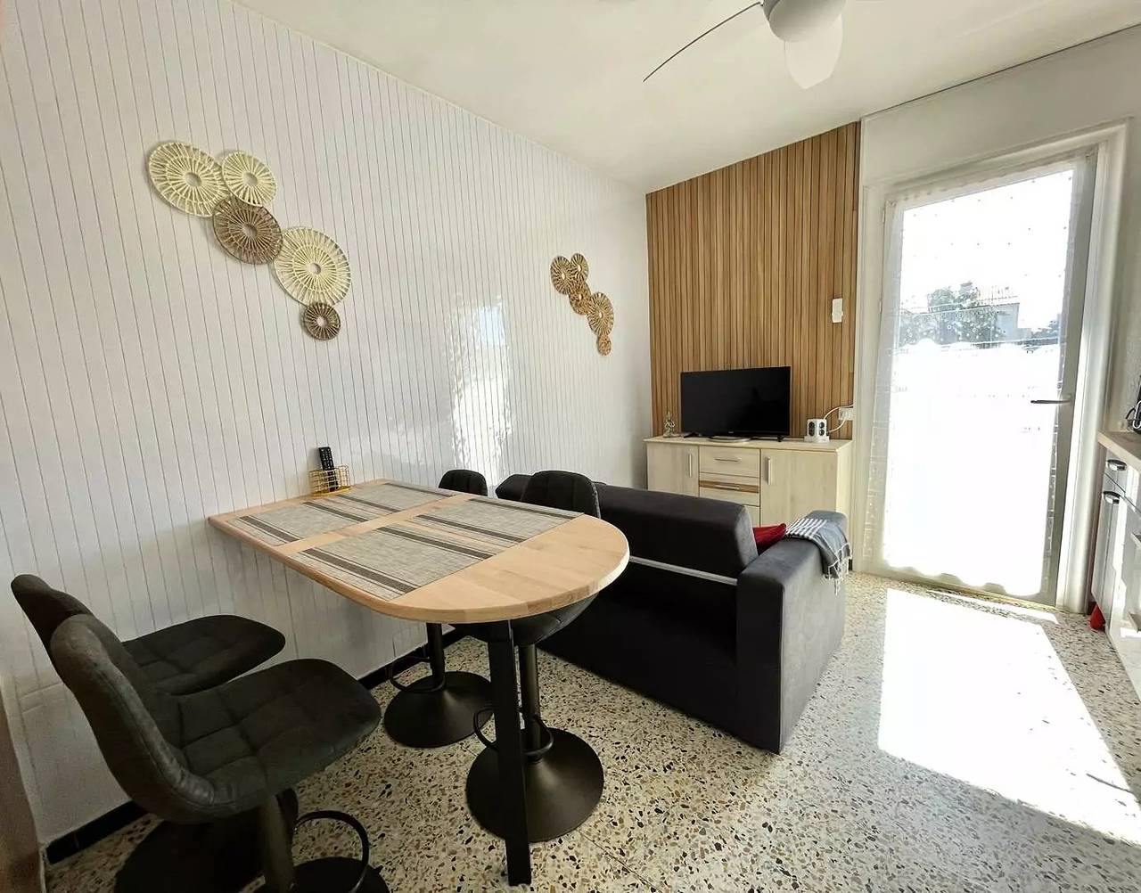 Entire apartment, Near Plage And Trade: 1st floor: T2 for 4 persons in Port-la-Nouvelle, Narbonne region