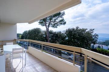 Gîte pour 2 personnes, avec piscine ainsi que balcon et sauna à Mougins