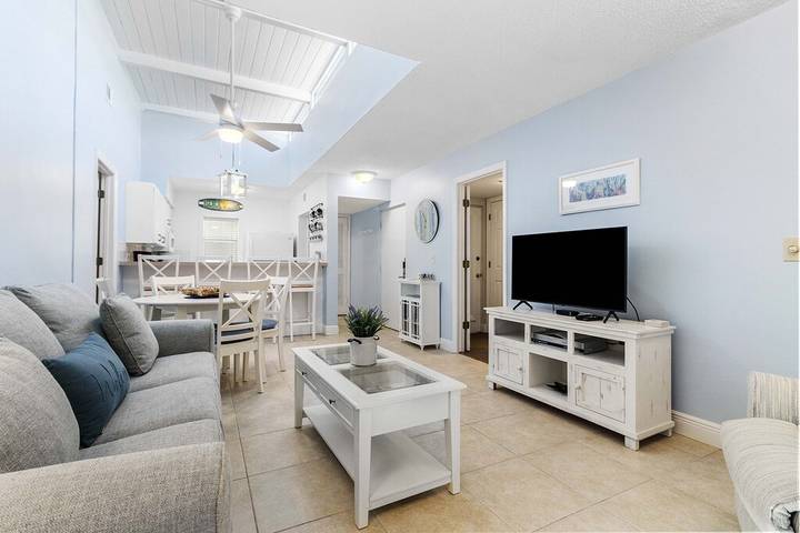 Vacation rental for 6 people, with terrace and pool as well as hot tub in Longboat Key