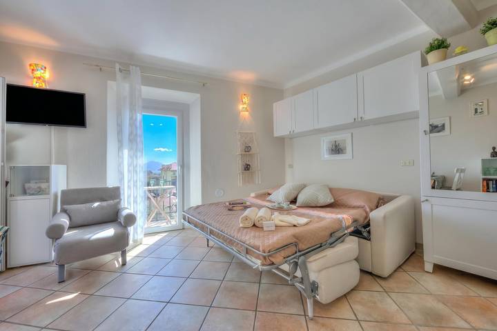 Appartamento intero, Nido Belvedere Ac and Lake View in Lesa, Lago Maggiore (Piemonte)