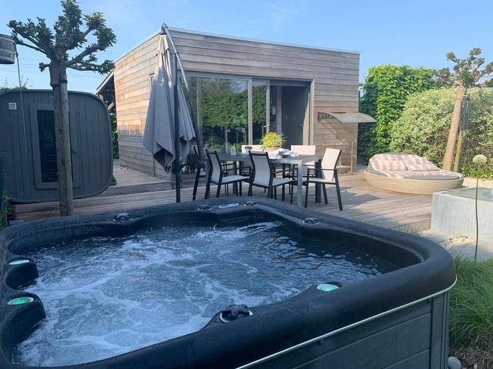 Chambre d’hôte pour 4 personnes, avec jacuzzi ainsi que jardin et sauna
