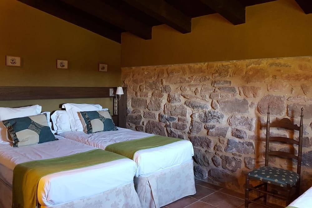 Mooi landelijk huis, privé zwembad, 7 kamers allemaal met badkamer, 14-17 p in Cardona, Pla de Bages DO