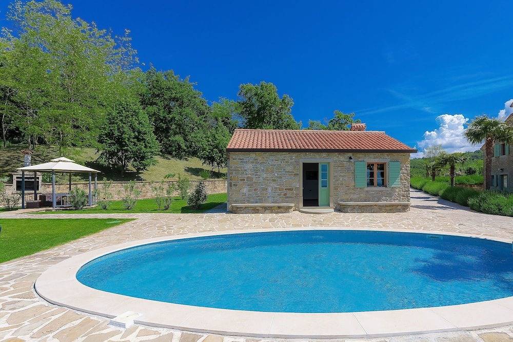 Casa vacanza a Buie a partire da 405€ a notte